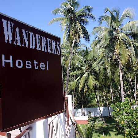 Wanderers Hostel Morjim Buitenkant foto