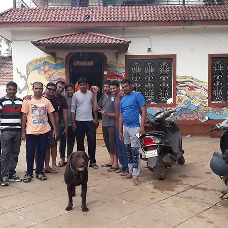Wanderers Hostel Morjim Buitenkant foto