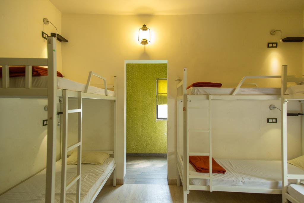 Wanderers Hostel Morjim Buitenkant foto