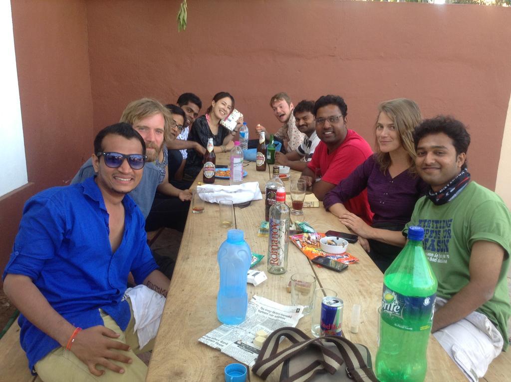 Wanderers Hostel Morjim Buitenkant foto