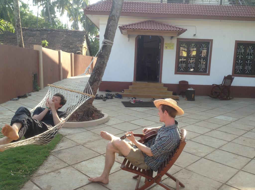 Wanderers Hostel Morjim Buitenkant foto